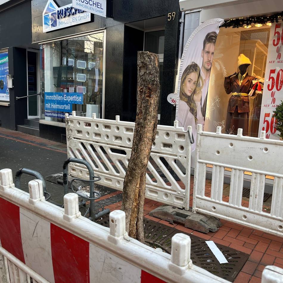 Absperrungen in Hildens Fußgängerzone: Wo sind die Bäumchen hin?