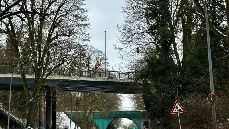 Zeitplan für den Brücken-Abriss verzögert sich: Hermann-Piecq-Anlage drei Wochen im April gesperrt