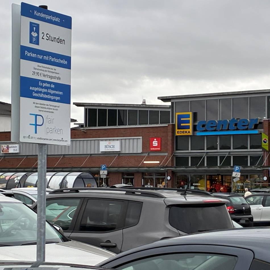 Parken in Korschenbroich: Warum die Parkscheibenpflicht am Edeka ausgesetzt ist