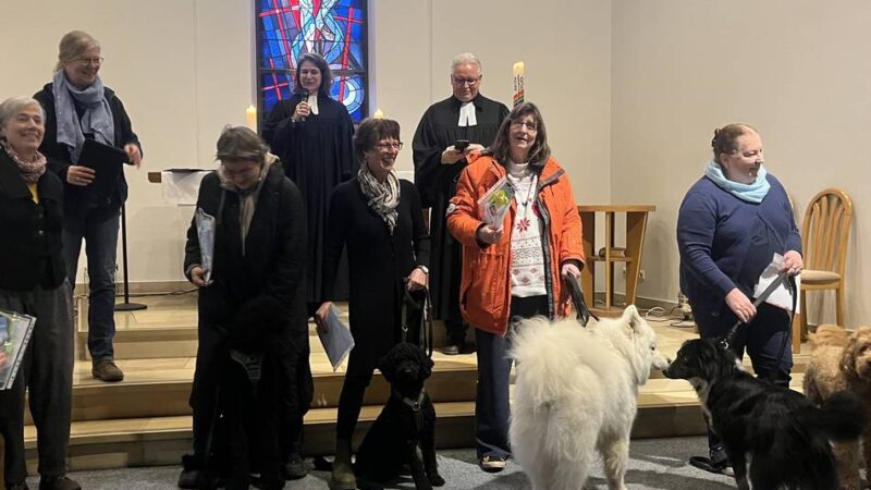Pfarrerin bildet Wegberger Besuchsteams aus: Wie Claudia Wendland mit Hündin Fine zum „Glücksbringer“ wird