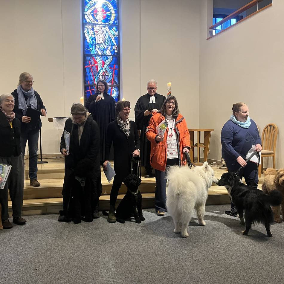 Pfarrerin bildet Wegberger Besuchsteams aus: Wie Claudia Wendland mit Hündin Fine zum „Glücksbringer“ wird