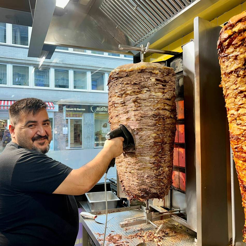Betreiber durchbricht Preis-Schallmauer: In Neuss kostet der Döner jetzt zehn Euro