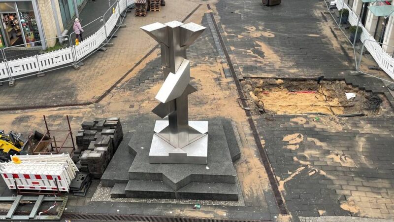 Fußgängerzone in Langenfeld: Die Bauarbeiten nach dem Wasserrohrbruch sollen Donnerstag weitergehen