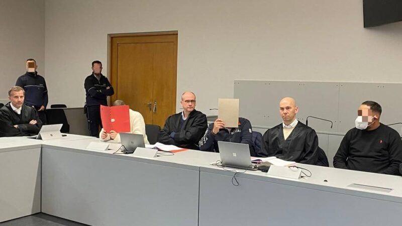 Landgericht Mönchengladbach: Prozess gegen falsche Wasserwerker – Angeklagte gestehen, Opfer berichten