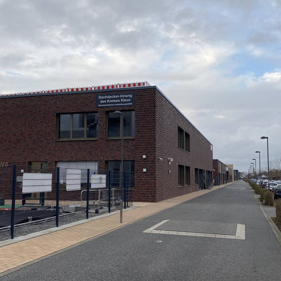 Berufskolleg Geldern: Dach vom neuen Dachdecker-Trakt ist undicht