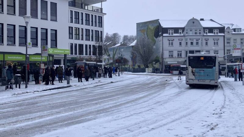 Winter in Mettmann: Neuer Schneefall verursacht Unfälle und ÖPNV-Behinderungen
