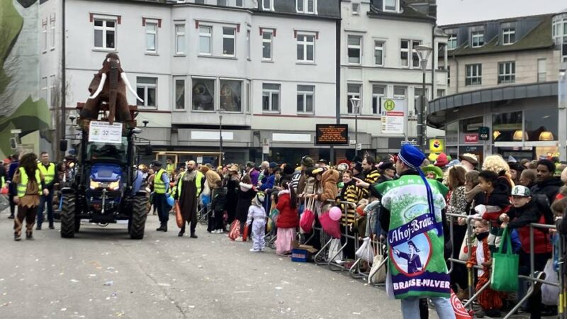 Das Fest-Komitee-Karneval, FKK, in Mettmann sucht: Wer will beim Karnevalszug ein Wagenengel sein?