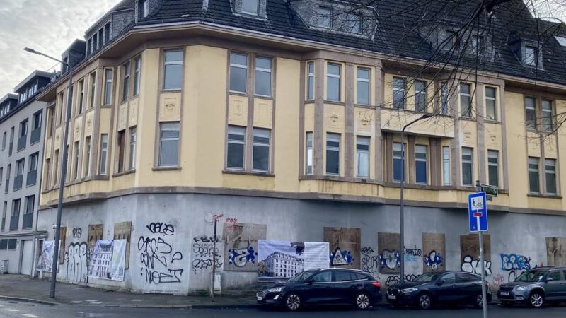 Wohnungsbau in Düsseldorf: Verkauf beendet Stillstand – Brandruine in Rath wird Wohnprojekt