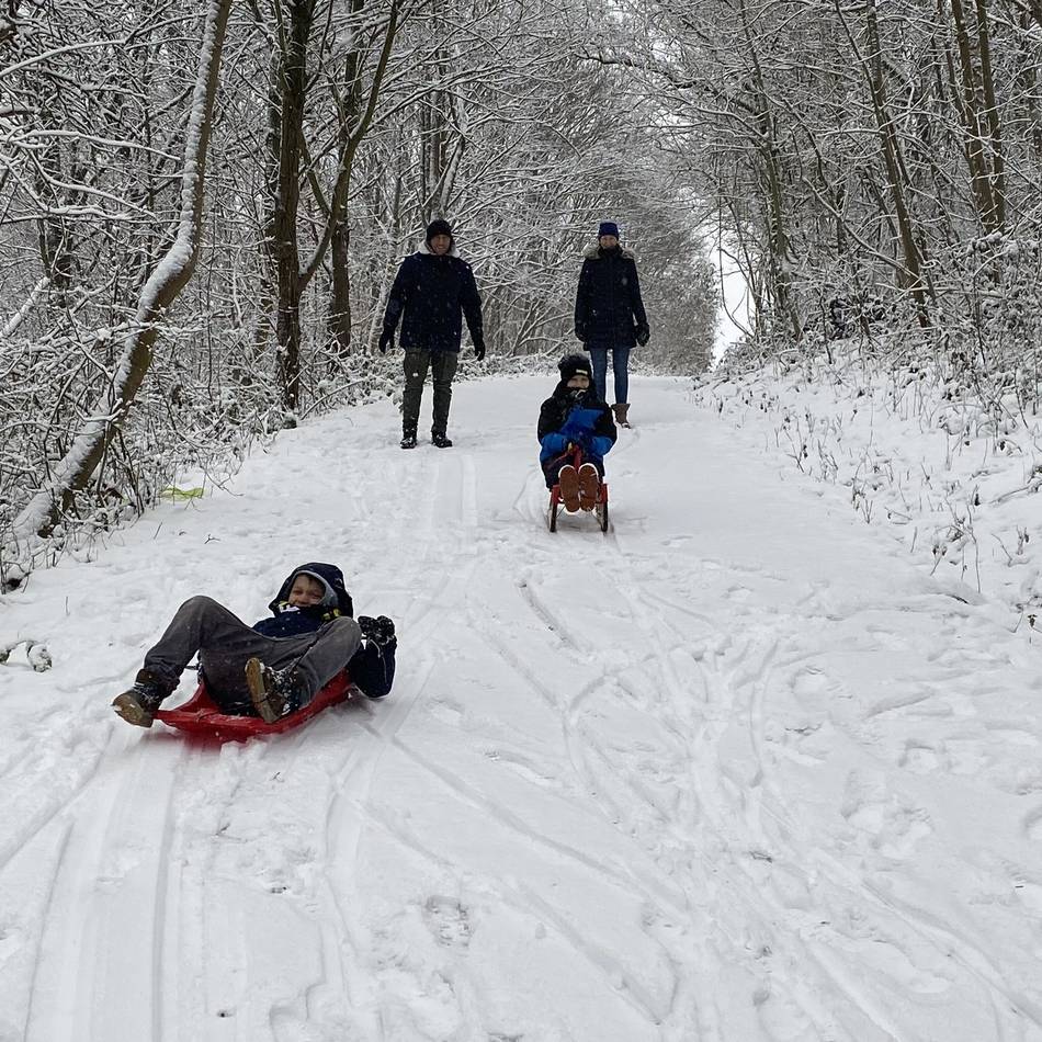 Wintereinbruch in Krefeld: Spaß im Schnee – aber viel Arbeit für die Winterdienste