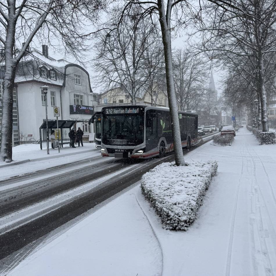 Grundschulen informieren die Eltern: Starker Schneefall in Xanten – Beeinträchtigungen im Schulbusverkehr möglich