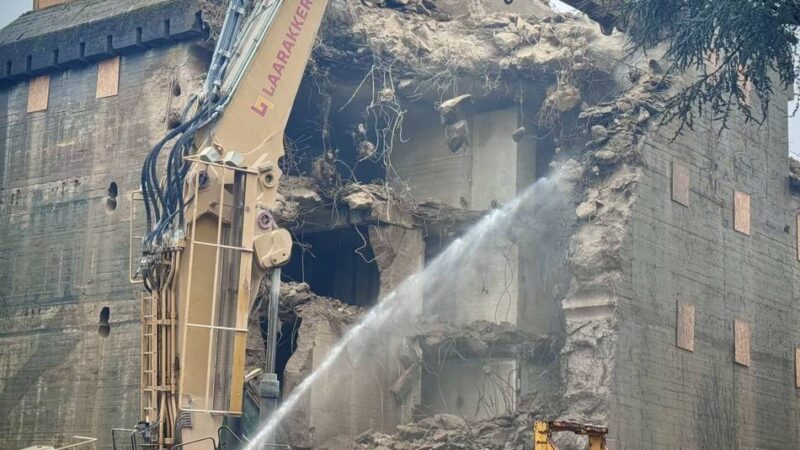 Hochbunker in Krefeld weicht Wohnungen: Abriss eines Zeitzeugen