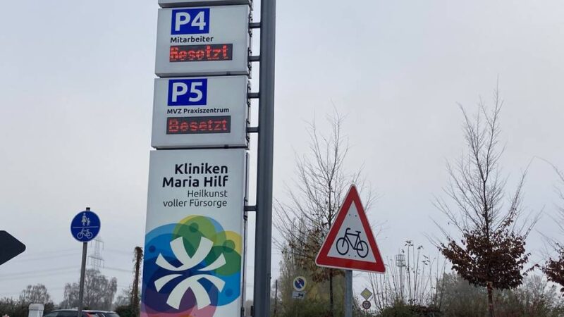 „Der Parkdruck ist hoch“: Chaotische Parkzustände an Mönchengladbacher Kliniken