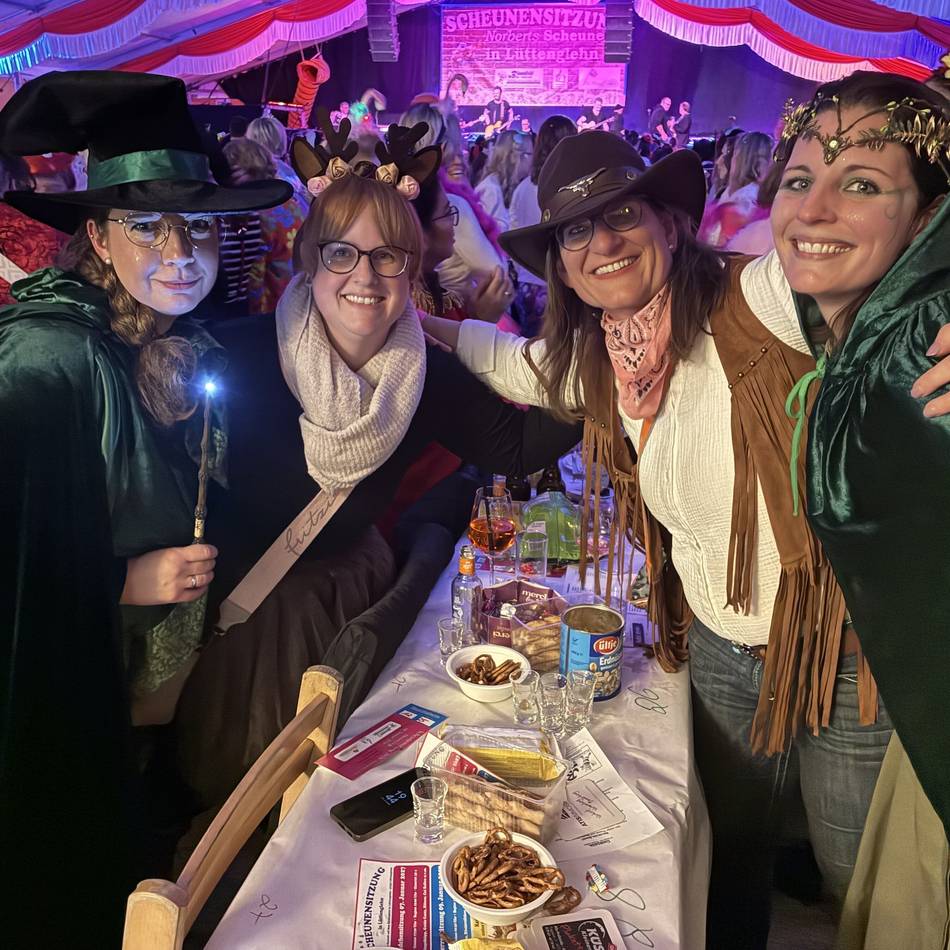 Karneval 2026 in Korschenbroich: Mehr als 500 Damen ließen es krachen bei Bläck Fööss und Guido Cantz