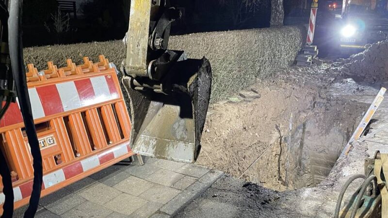Einsatz der Stadtwerke in Mettmann: Rohrbruch am Kaldenberger Weg behoben