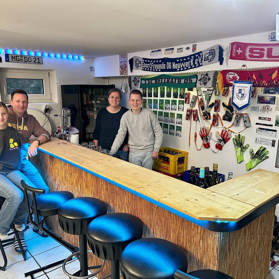 Partykeller der 1970er und 1980er Jahre in Mönchengladbach: Wilde Feten im Untergrund mit Theke und Discokugel