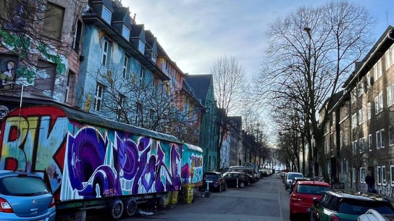 22-Jähriger vor Gericht in Düsseldorf: Frau mit Mercedes überrollt – „Wer so was macht, kann nicht ganz beisammen sein“