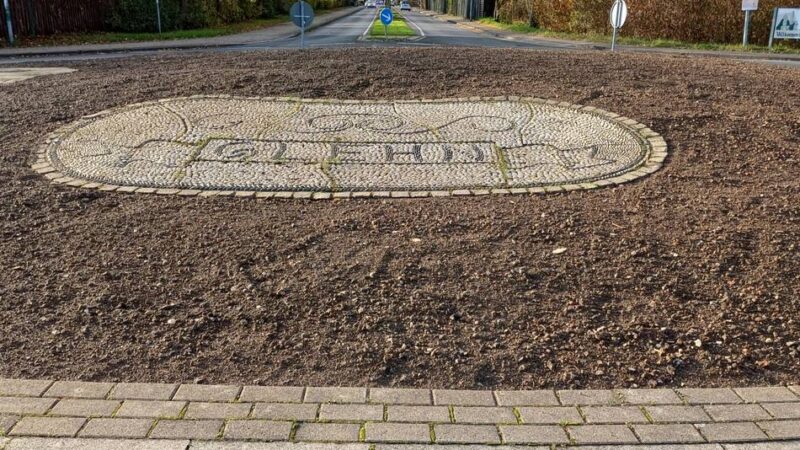 Straßen in Korschenbroich: Frische Lava für den Kreisverkehr in Glehn