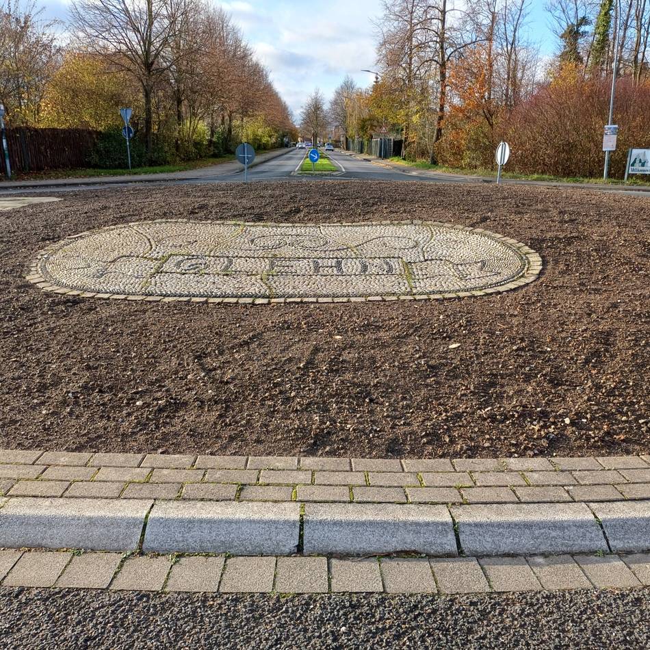 Straßen in Korschenbroich: Frische Lava für den Kreisverkehr in Glehn