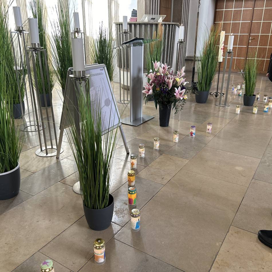 Würdiger Abschied in Mönchengladbach: Stadt richtet Gedenkfeier für Unbedachte aus