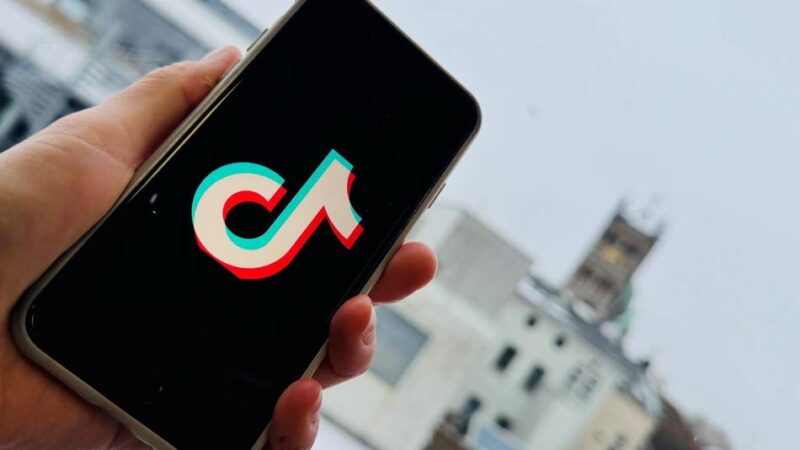 Das sind die sieben erfolgreichsten Videos: Sparen, Hauptbahnhof und Innenstadt-Kritik – das interessiert TikTok-Nutzer aus Neuss