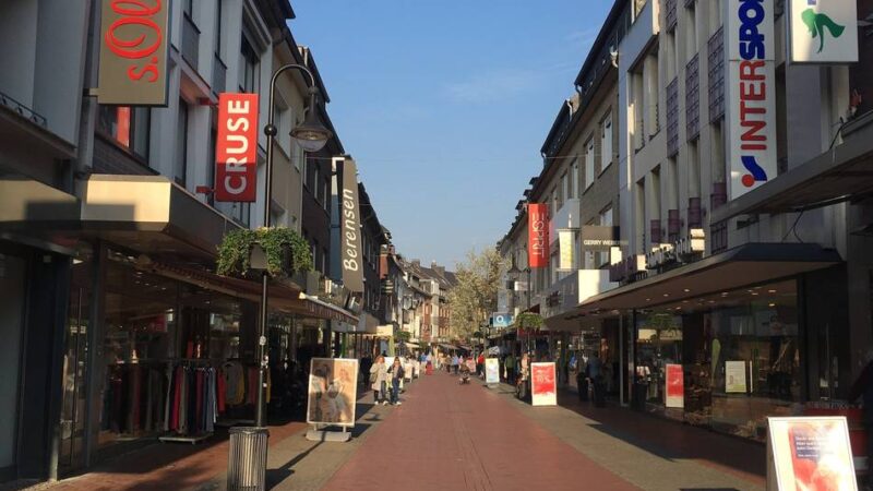 Polizei Dinslaken sucht Zeugen: Täter brechen in Juweliergeschäft ein und stehlen Goldschmuck