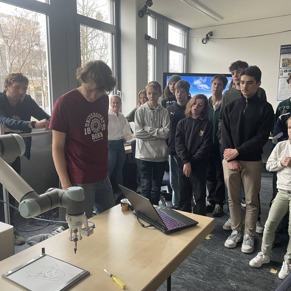 Projekt in Bonn: Schüler des Cusanus-Gymnasiums Erkelenz lernen Roboter kennen