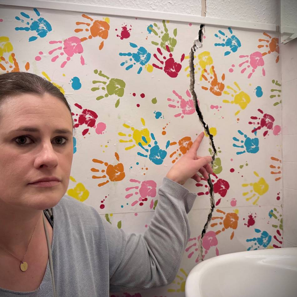 Bauschäden in Krefeld: „Der Putz rieselte auf die Herdplatten“