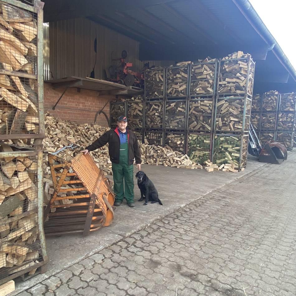 Heizen in Korschenbroich: Kaminholz aufgrund der Nahostkonflikte heiß begehrt
