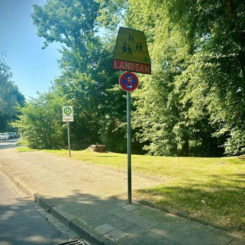 Kinder in Düsseldorf : Drei Jahre Warten auf das Wartehäuschen