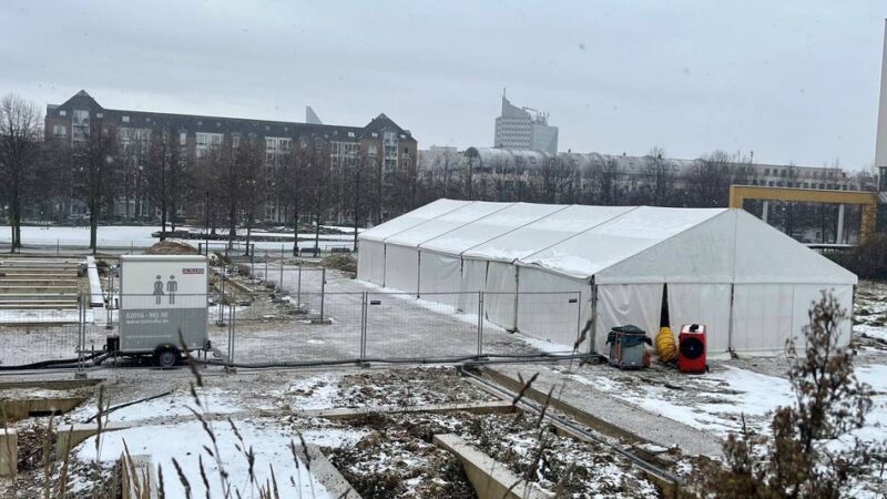Kirche und Zelt: Kälte und Schnee in Düsseldorf – zwei neue Wärmestuben für Obdachlose