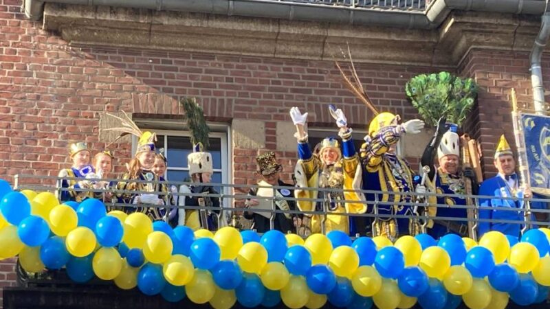 Rathaussturm an Altweiber 2026: Jecken übernehmen die Stadtschlüssel – Start des Straßenkarnevals