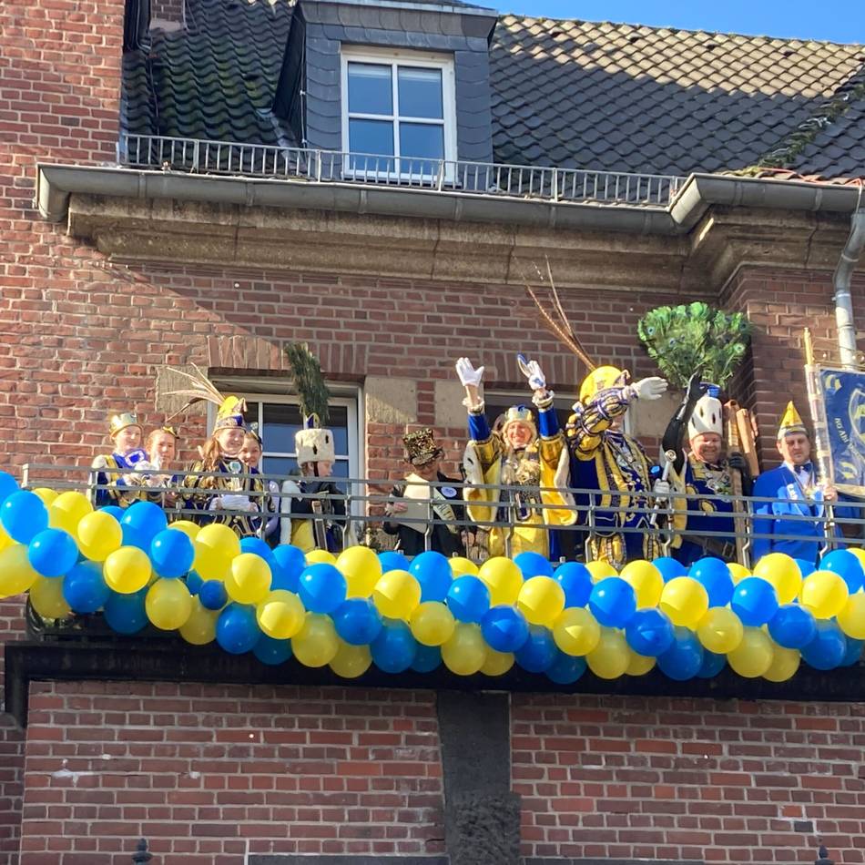 Rathaussturm an Altweiber 2026: Jecken übernehmen die Stadtschlüssel – Start des Straßenkarnevals