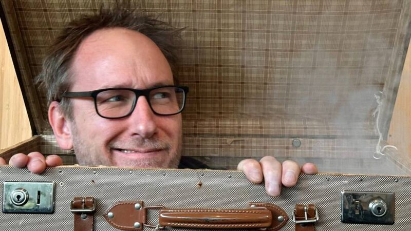 Kultur in Meerbusch: Peter Vohralik zeigt Magie aus Opas Koffer