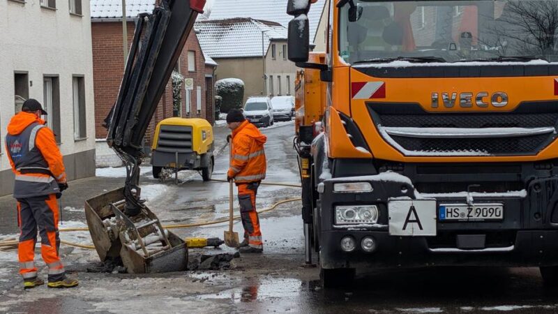 180 Anwohner ohne Wasser: Rohrbruch auf der Genenderstraße in Gerderath