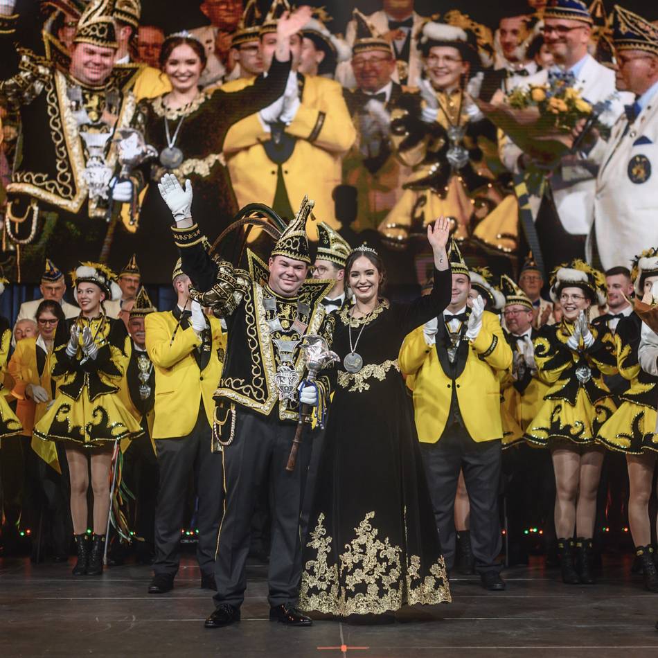 Spektakuläre Prinzenkür in Goch: Ganz Asperden wird mit Sebastian I. und Mareike III. zum Narrenland