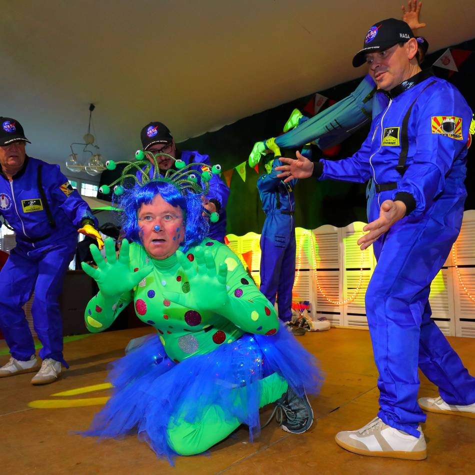 Nach dem Zug wird im Bürgerhaus gefeiert: Twisteden ist jeck im All
