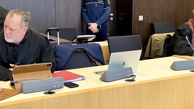 Mehr als 130.000 Euro erbeutet: 13 Einbrüche in Düsseldorf und Umgebung – Bande vor Gericht