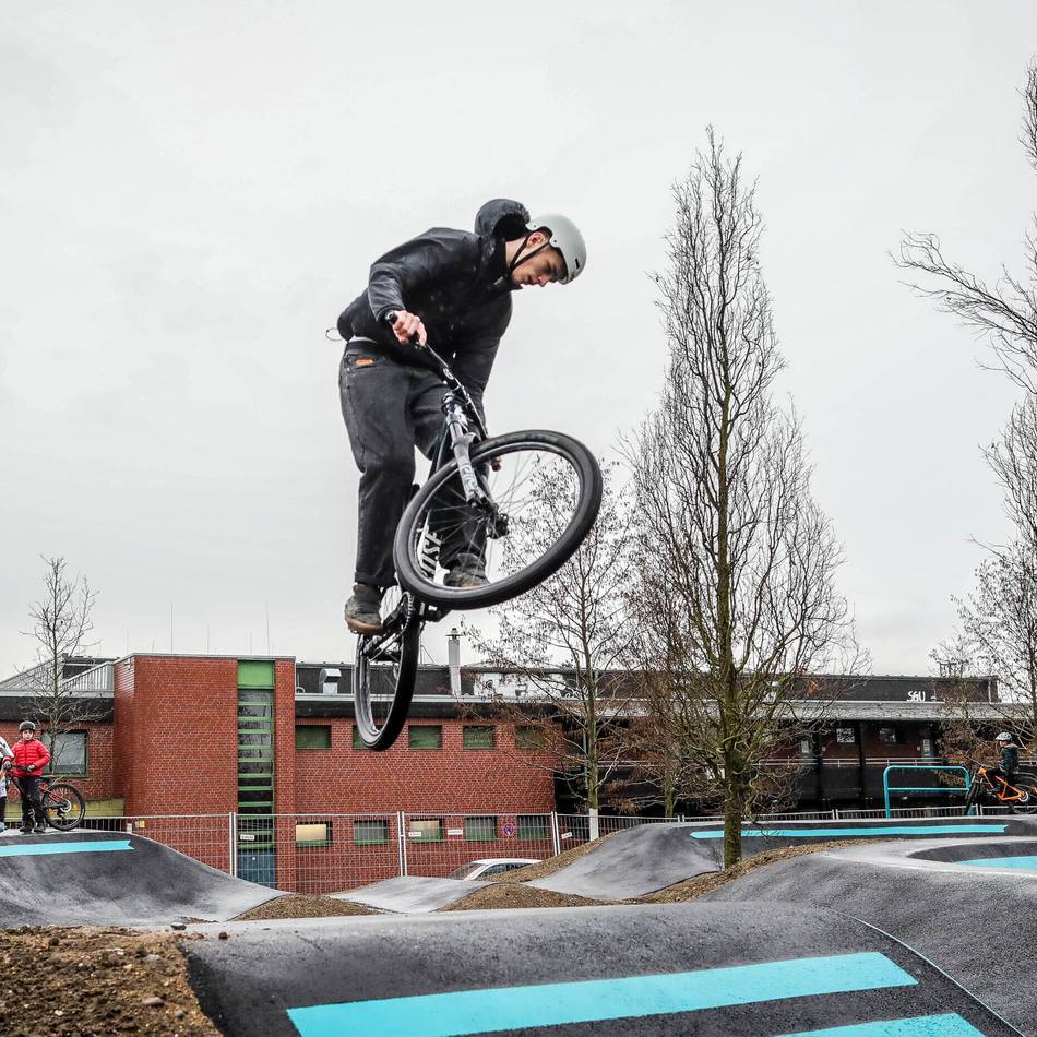 Sportangebot in Düsseldorf: Neue Pumptrack-Anlage in Lichtenbroich hat eröffnet