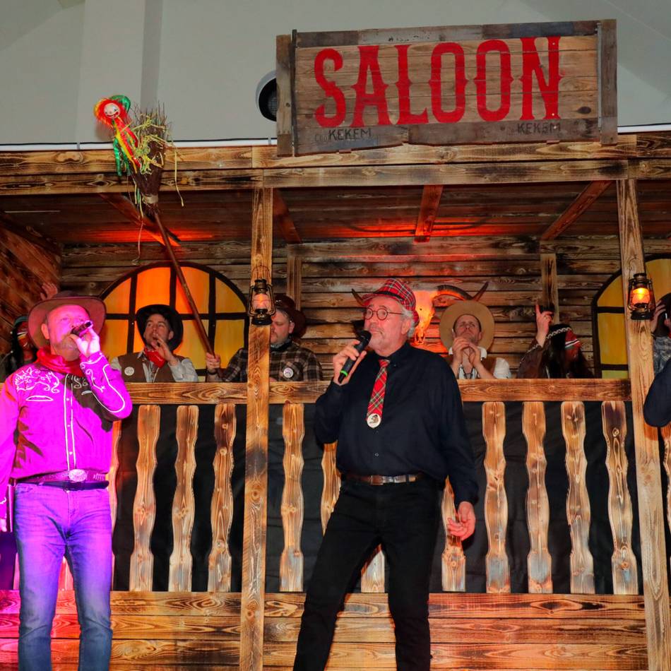 Karneval auf der Bönninghardt: Besenbinder feiern im italienischen Stil