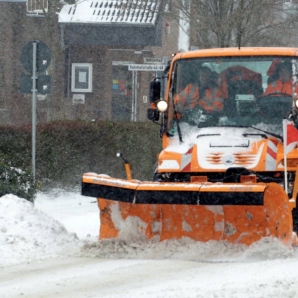 „Extreme Wetterlage“: Wegen angekündigter Glätte – Kurzfristige Salz-Lieferung an Rheinberg