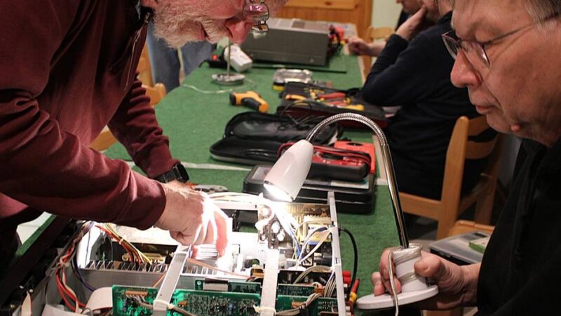 Reperatur-Café in Jüchen: „Mit viel Feinarbeit haben wir das wieder hinbekommen“