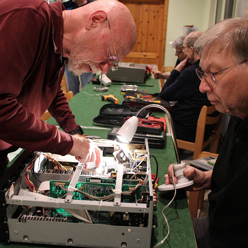 Reperatur-Café in Jüchen: „Mit viel Feinarbeit haben wir das wieder hinbekommen“