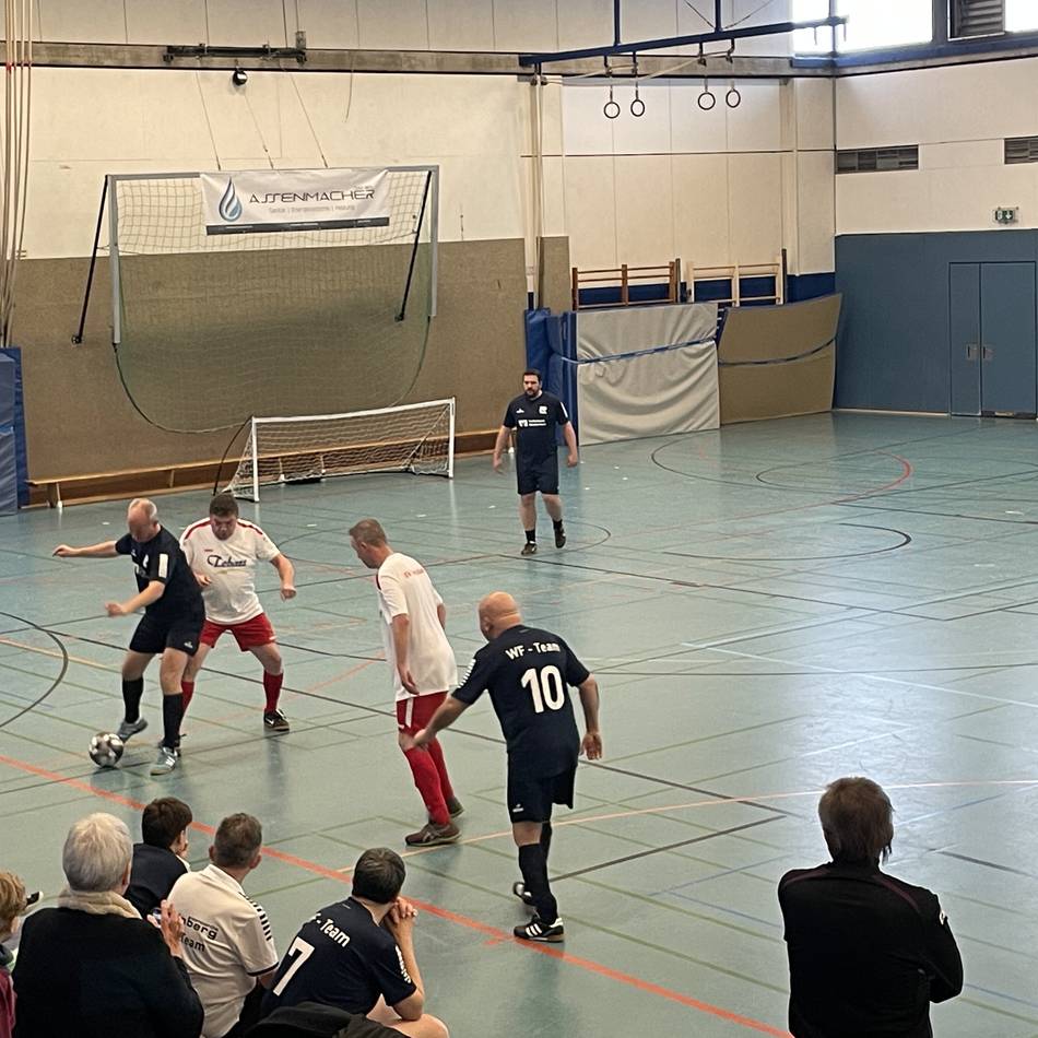 Turnier in Rheinberg: Erfolgreicher Wettkampf im Walking-Football