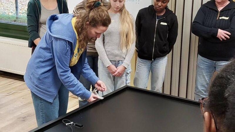 Workshop kam gut an: Rheinberger lernen, ihr eigenes Balkon-Kraftwerk zu bauen