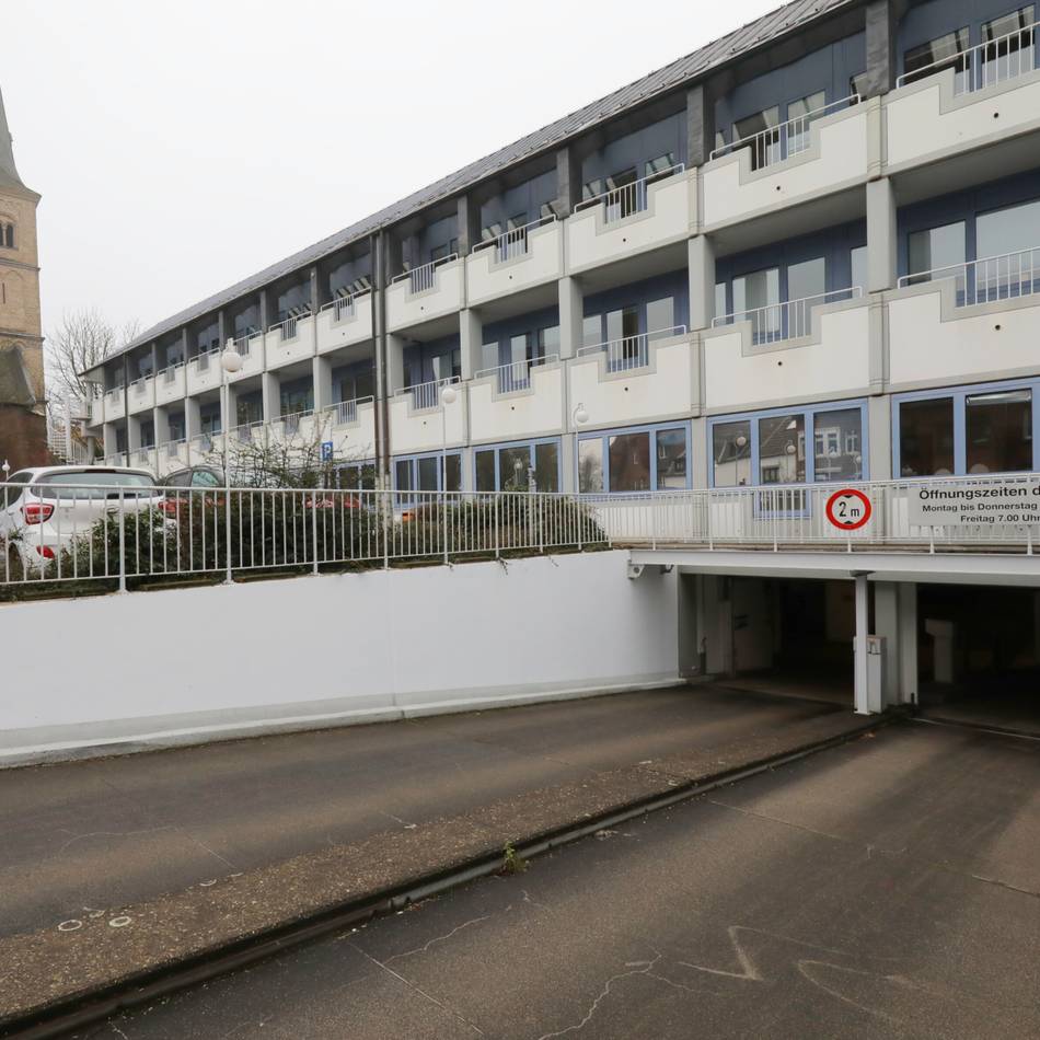 Parksuchverkehr in Rheinbergs City: CDU will zwei Stunden freies Parken