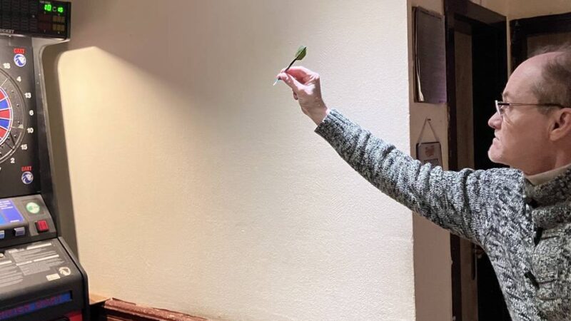Niederschwellige Sportart: Wo man in Mettmann Darts spielen kann