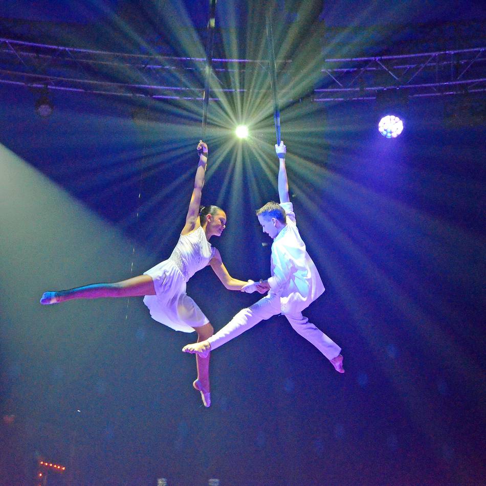 Xantener Weihnachtscircus: Jugendliche zeigen spektakuläre Luftakrobatik