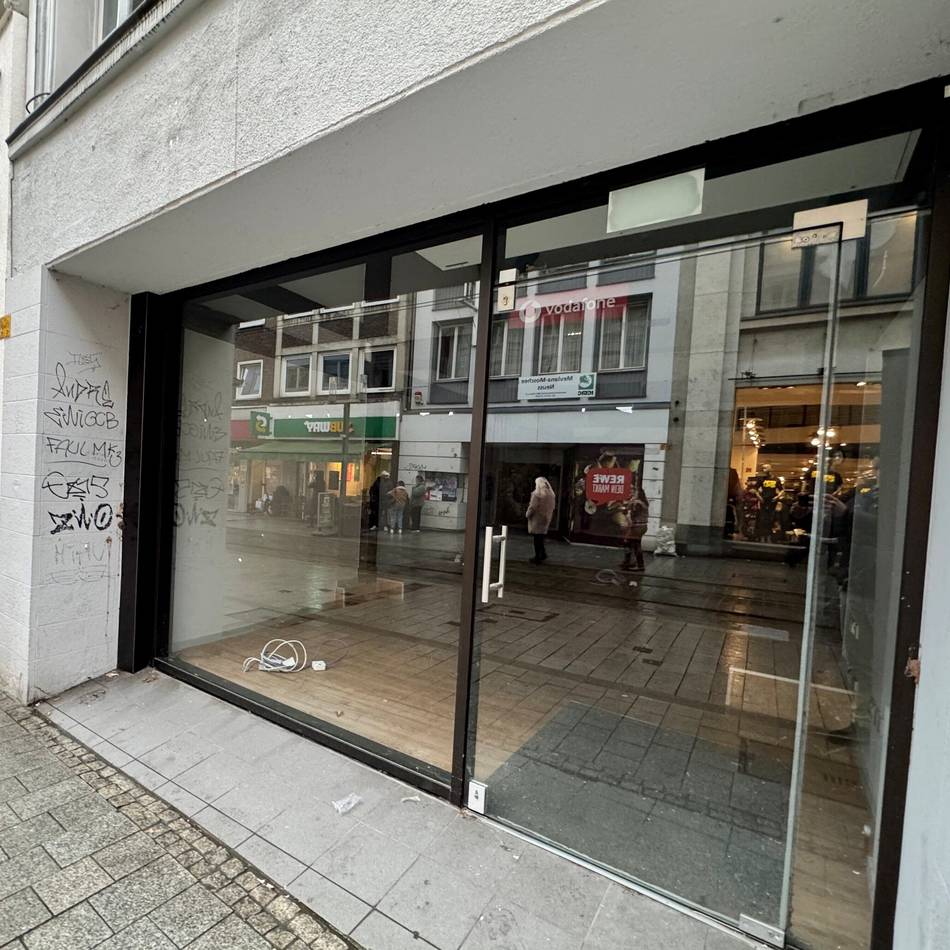 Geplante Neueröffnung am Neusser Büchel: Rätselraten um neues Café in der Innenstadt