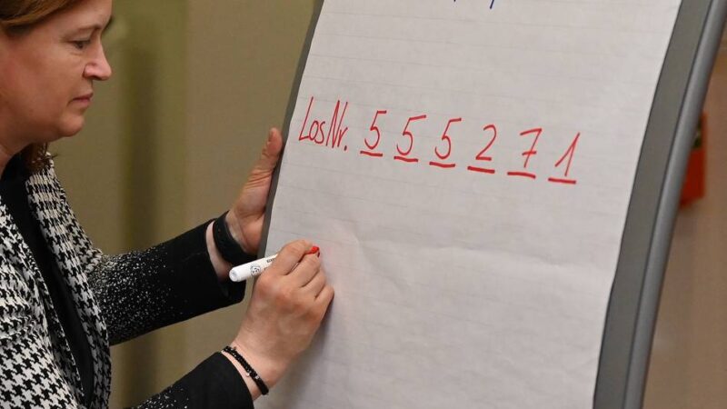 Radevormwalder Weihnachtsverlosung: Hauptgewinn für die Losnummer 555.271