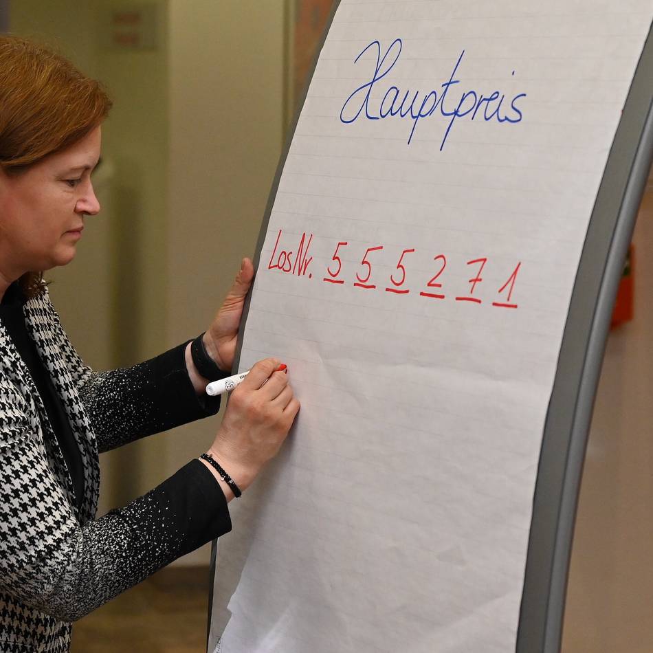 Radevormwalder Weihnachtsverlosung: Hauptgewinn für die Losnummer 555.271